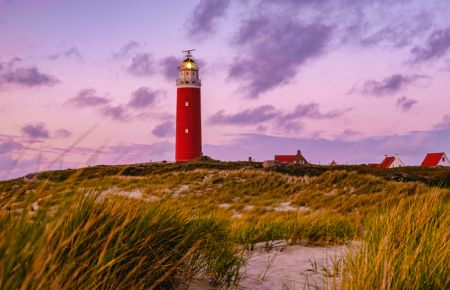 Leuchtturm mit rosa Himmel